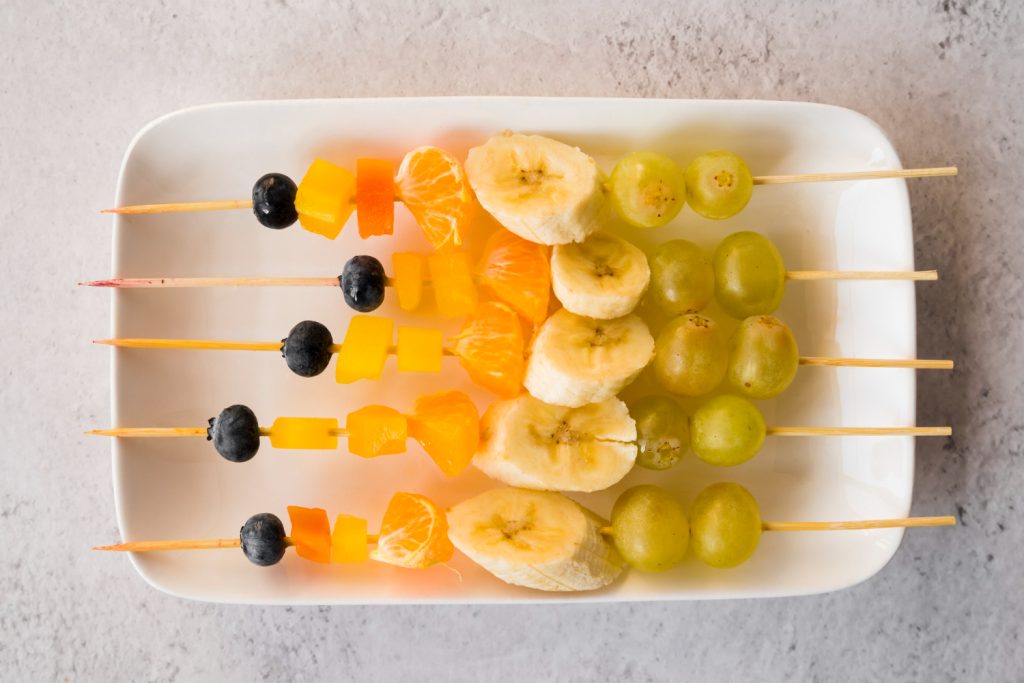 przekąski - owoce szaszłyki